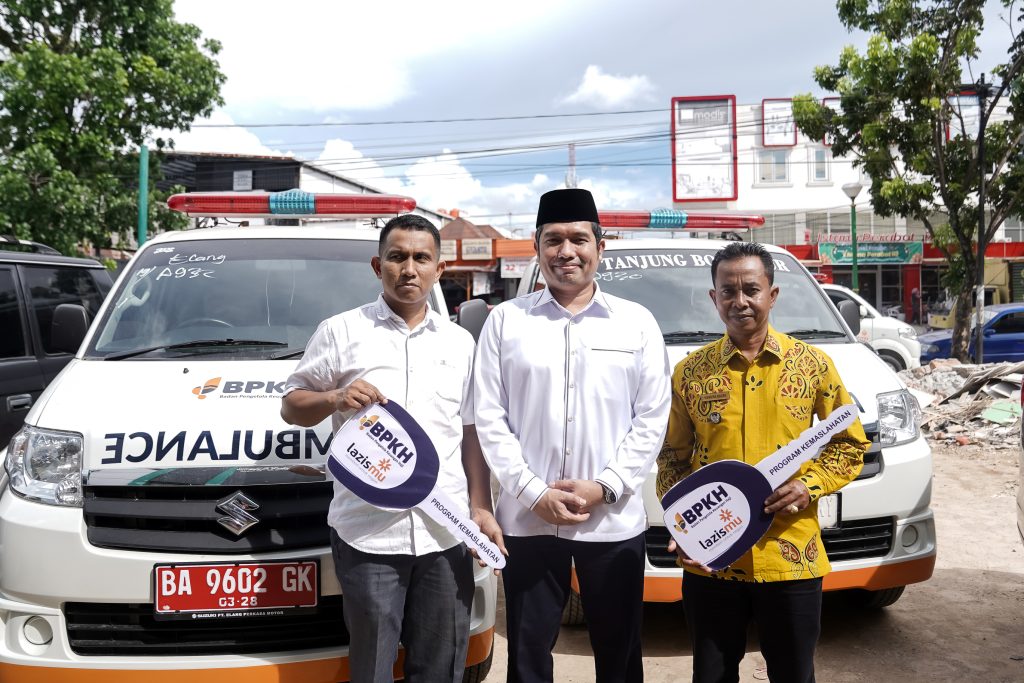 BPKH Menyerahkan Bantuan 2 Buah Ambulance dengan LazisMu Sumatera Barat